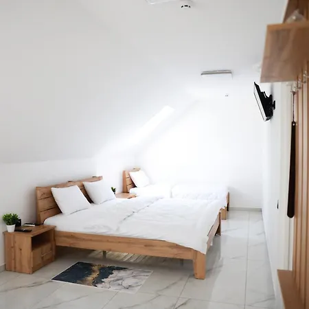 Hotel M-23 Wynohradiw