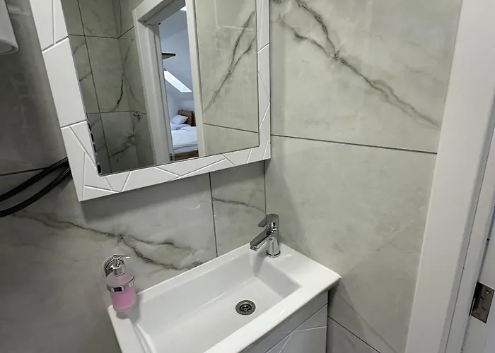 M-23 Hotel *